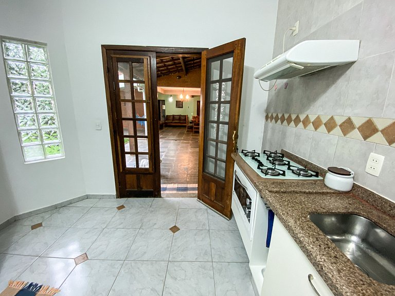 Casa confortável com churrasqueira na Granja Viana