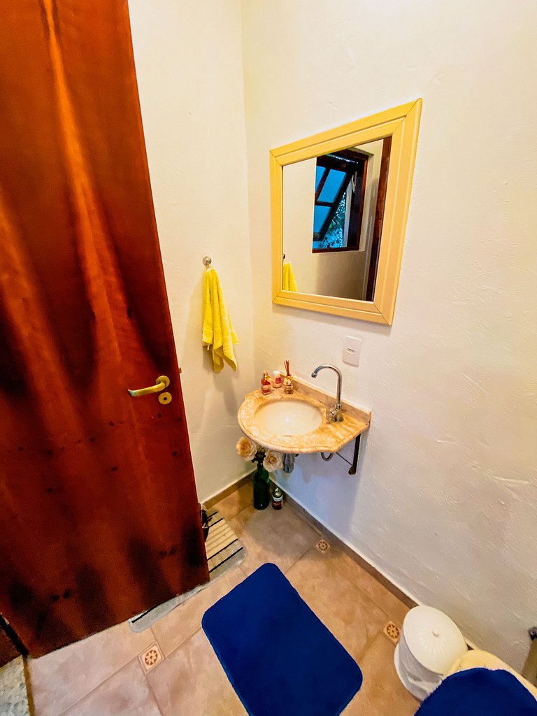 Casa confortável com churrasqueira na Granja Viana