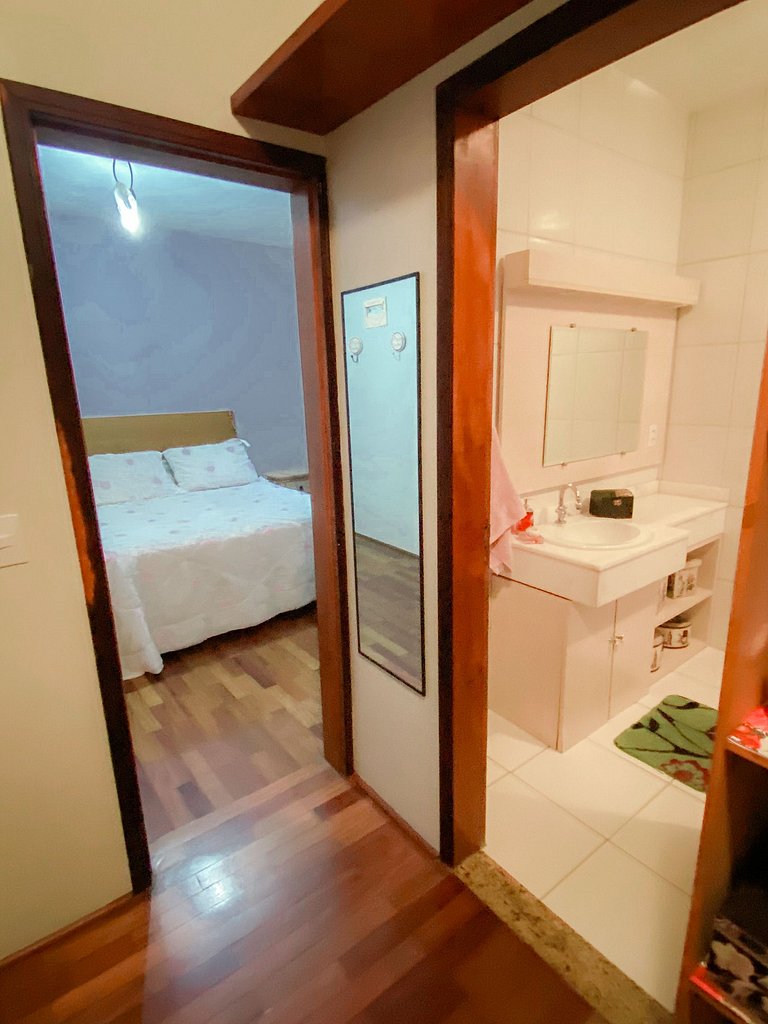 Casa confortável com churrasqueira na Granja Viana