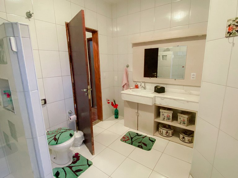 Casa confortável com churrasqueira na Granja Viana
