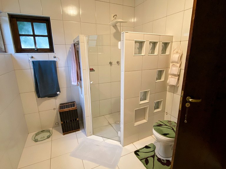 Casa confortável com churrasqueira na Granja Viana