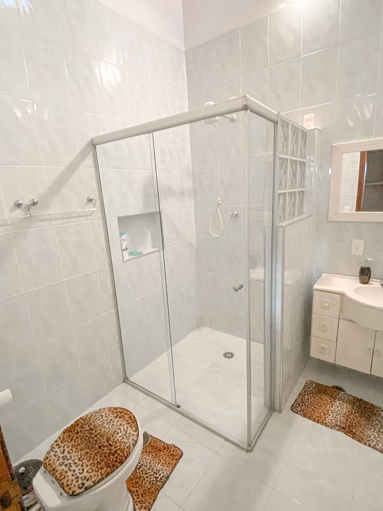 Casa confortável com churrasqueira na Granja Viana