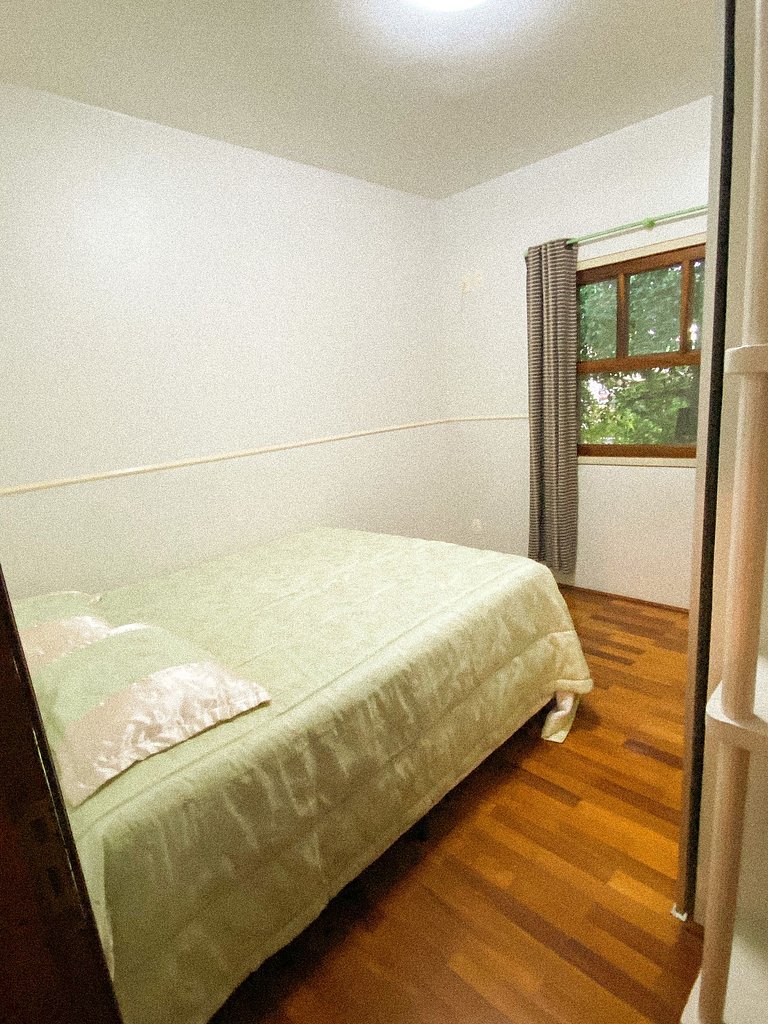 Casa confortável com churrasqueira na Granja Viana