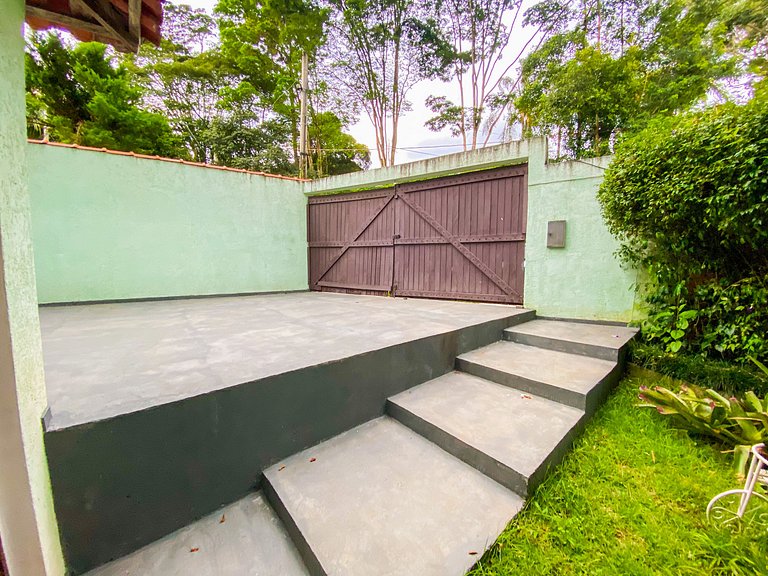 Casa confortável com churrasqueira na Granja Viana