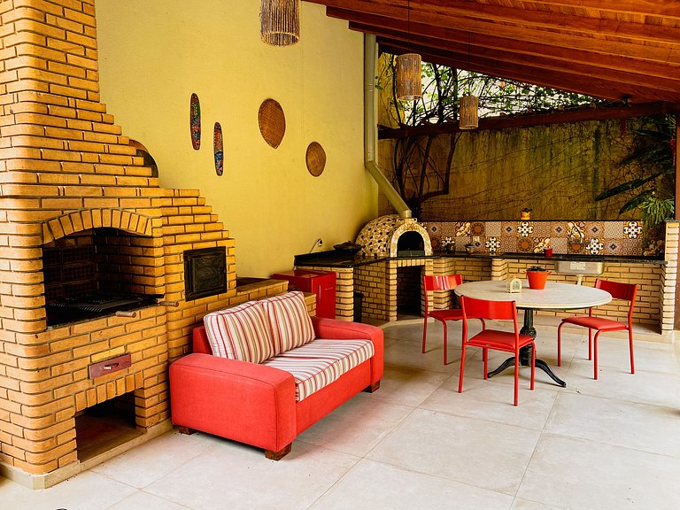 Espaço gourmet e home-office na Granja