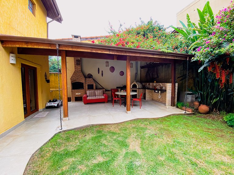 Espaço gourmet e home-office na Granja