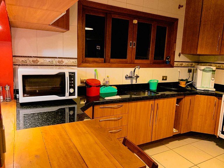 Espaço gourmet e home-office na Granja
