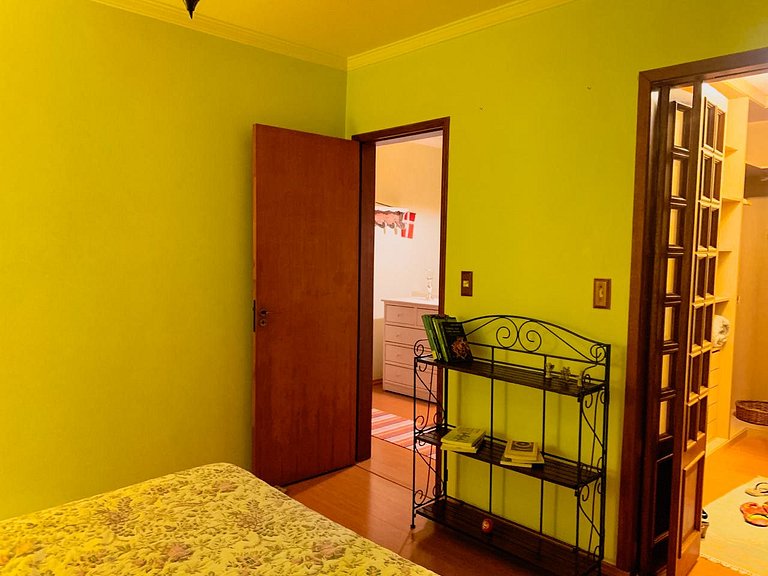 Espaço gourmet e home-office na Granja