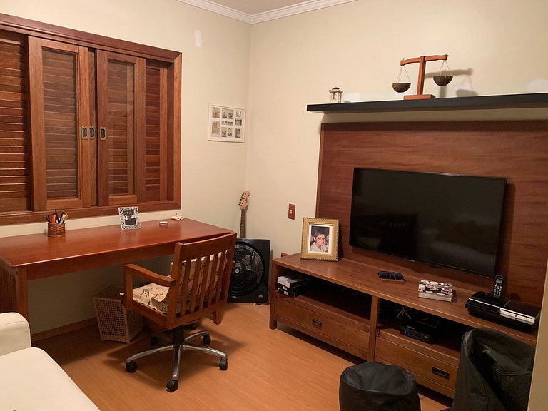 Espaço gourmet e home-office na Granja