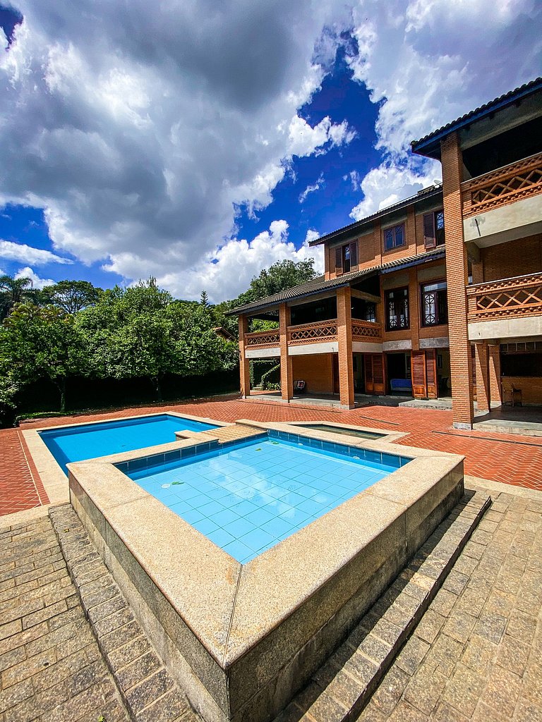 Excelente propriedade na Granja Viana