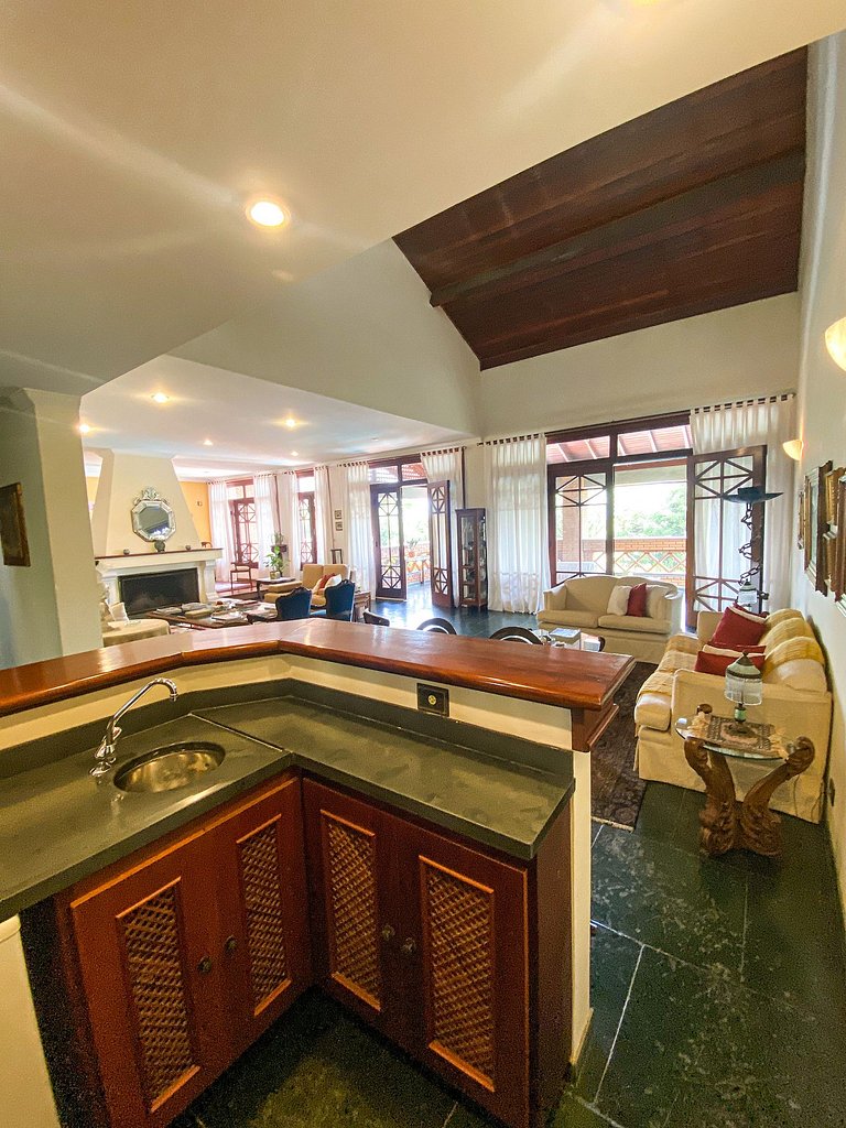 Excelente propriedade na Granja Viana