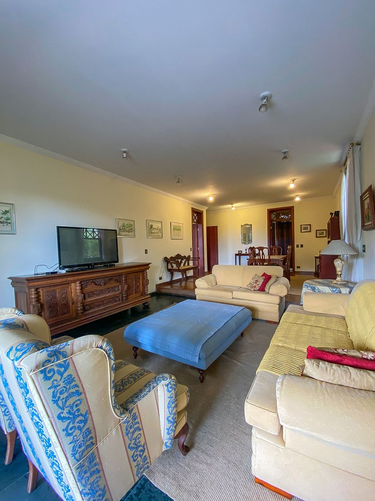 Excelente propriedade na Granja Viana