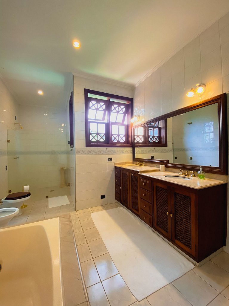 Excelente propriedade na Granja Viana