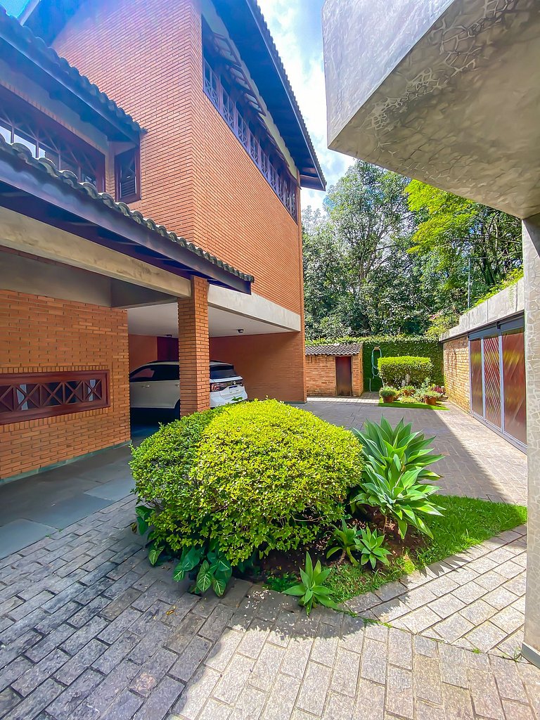 Excelente propriedade na Granja Viana