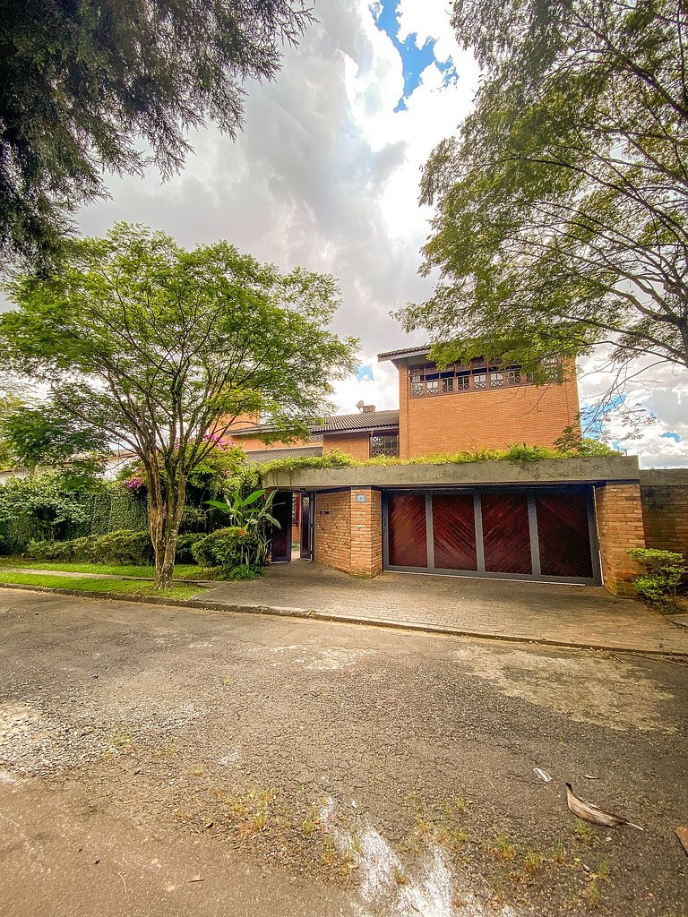 Excelente propriedade na Granja Viana
