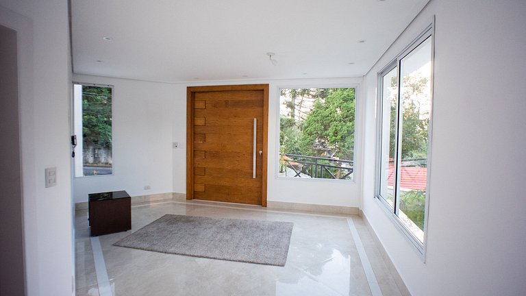 Mansão moderna na Granja Viana