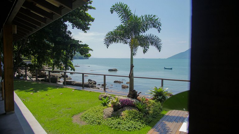 Casa pé na áreia em frente à Ilhabela
