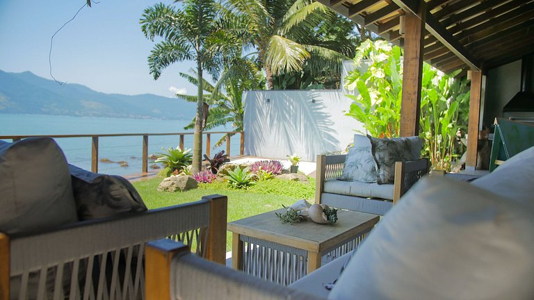 Casa pé na áreia em frente à Ilhabela