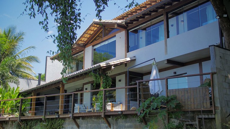 Casa pé na áreia em frente à Ilhabela
