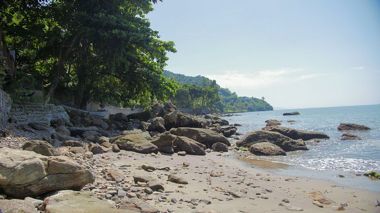 Casa pé na áreia em frente à Ilhabela