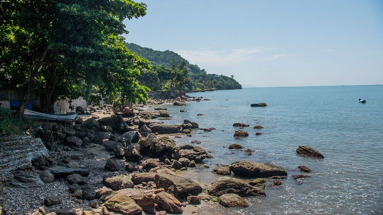 Casa pé na áreia em frente à Ilhabela
