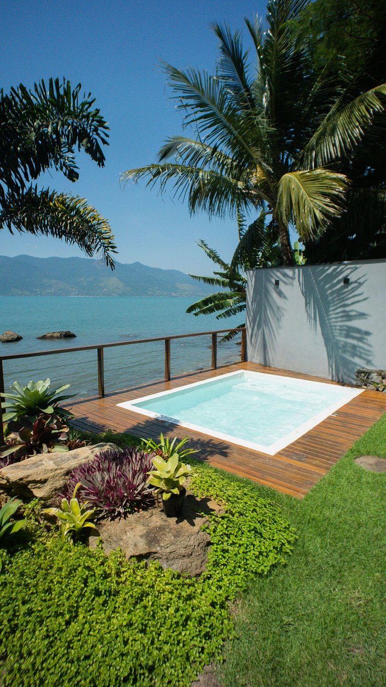 Casa pé na áreia em frente à Ilhabela