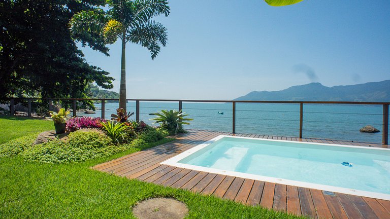 Casa pé na áreia em frente à Ilhabela