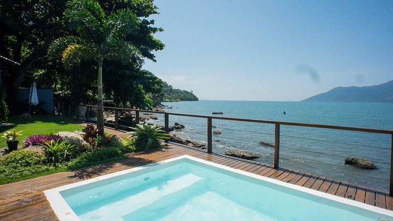 Casa pé na áreia em frente à Ilhabela