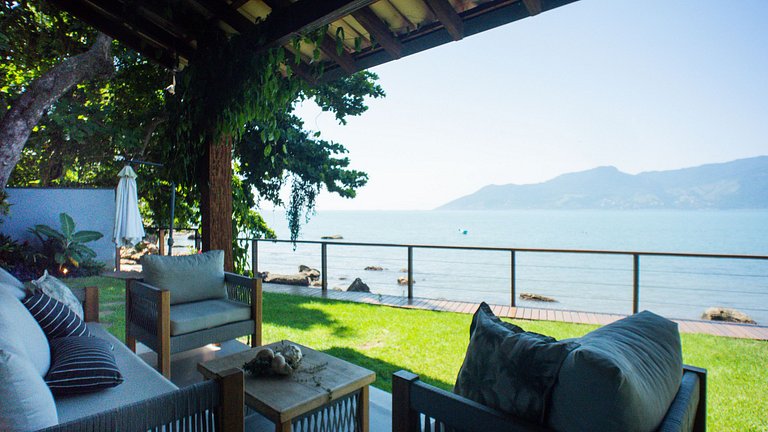 Casa pé na áreia em frente à Ilhabela