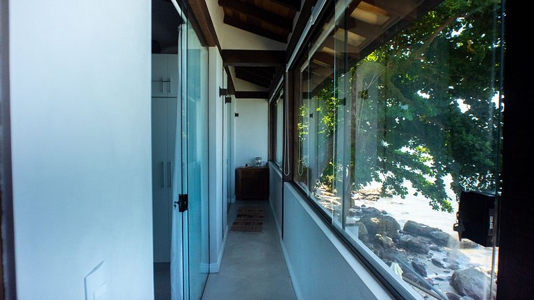 Casa pé na áreia em frente à Ilhabela