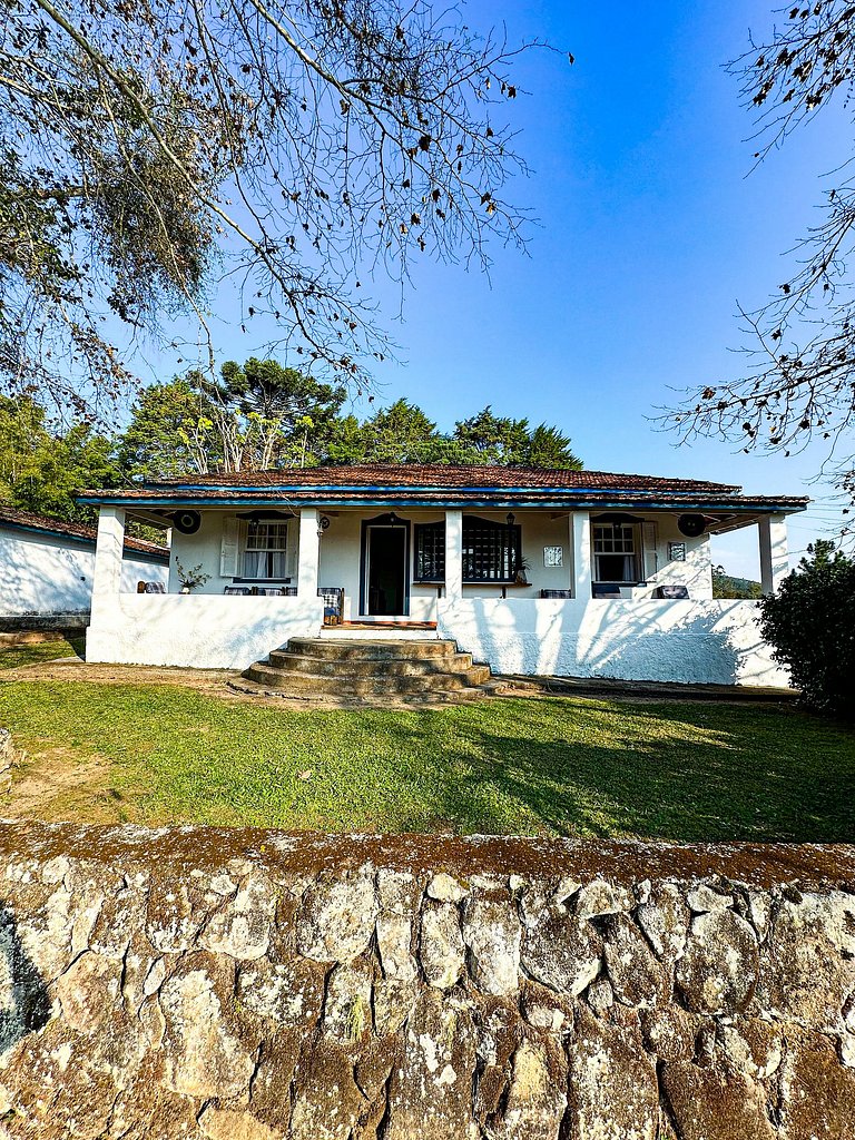 Fazenda com fácil acesso - Piscina e churrasqueira