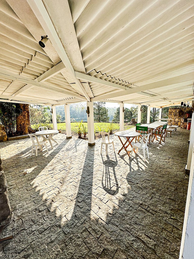 Fazenda com fácil acesso - Piscina e churrasqueira