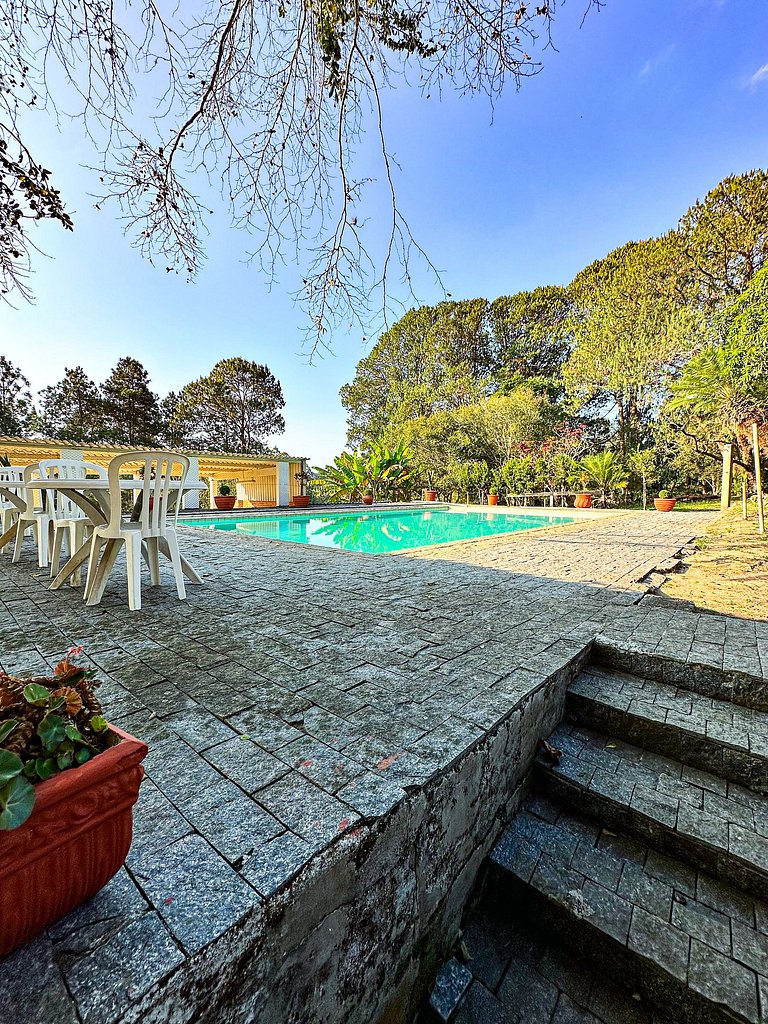 Fazenda com fácil acesso - Piscina e churrasqueira