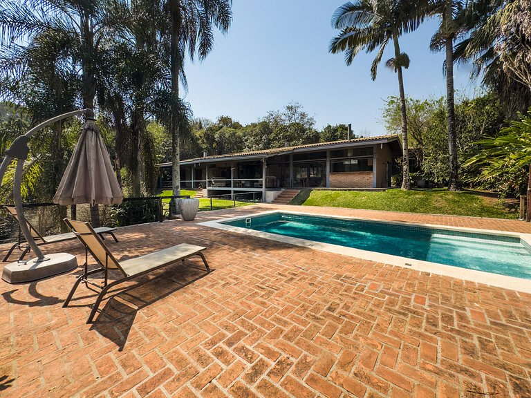 Arquitetura única na Granja Viana