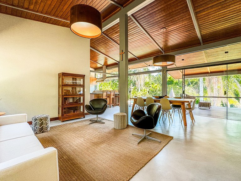 Arquitetura única na Granja Viana