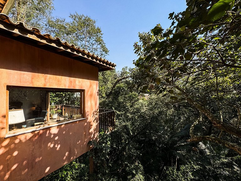 Obra-prima Arquitetônica na Granja Viana