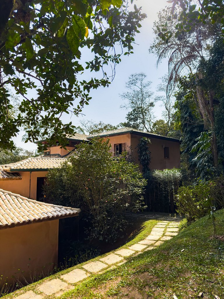 Obra-prima Arquitetônica na Granja Viana