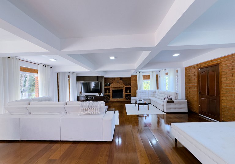 Casa de Luxo 2500m² na Granja Viana