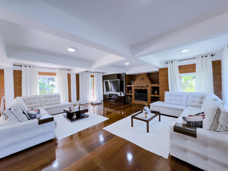 Casa de Luxo 2500m² na Granja Viana