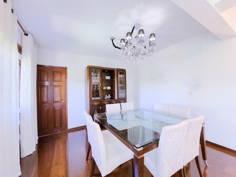Casa de Luxo 2500m² na Granja Viana