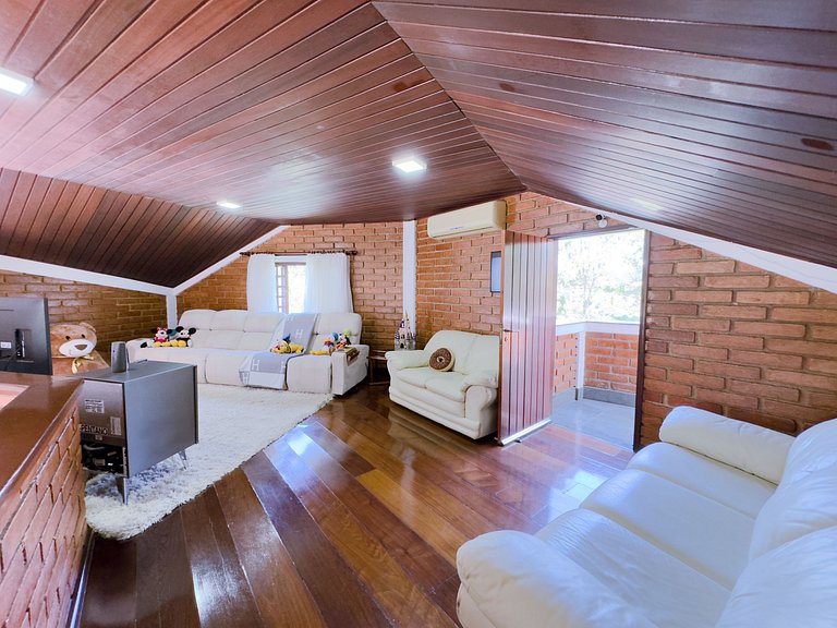 Casa de Luxo 2500m² na Granja Viana