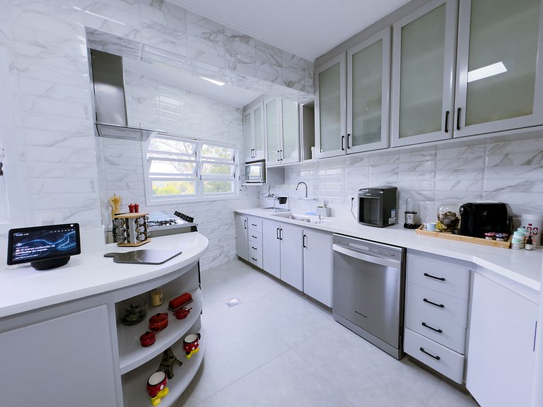Casa de Luxo 2500m² na Granja Viana