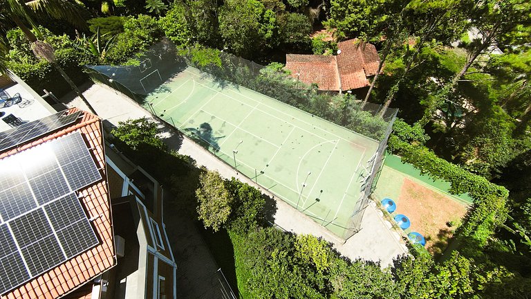 Casa de Luxo 2500m² na Granja Viana