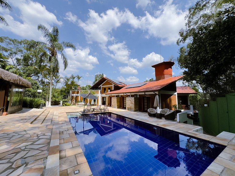 Casa de Luxo 2500m² na Granja Viana