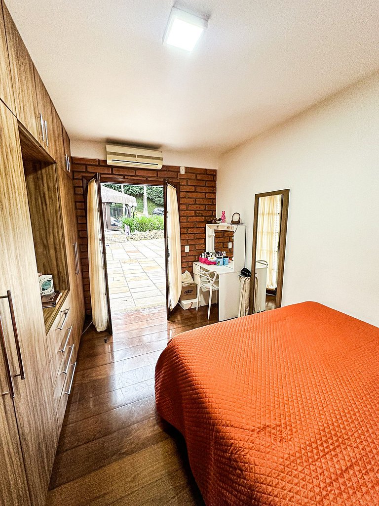 Casa de Luxo 2500m² na Granja Viana
