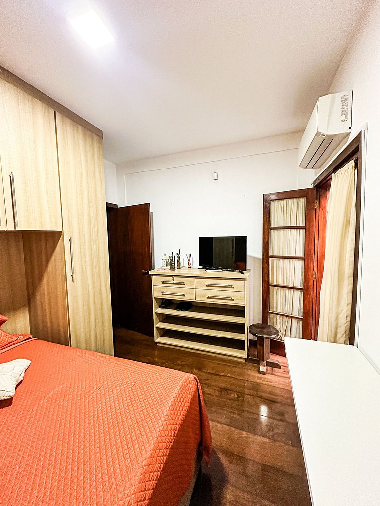 Casa de Luxo 2500m² na Granja Viana