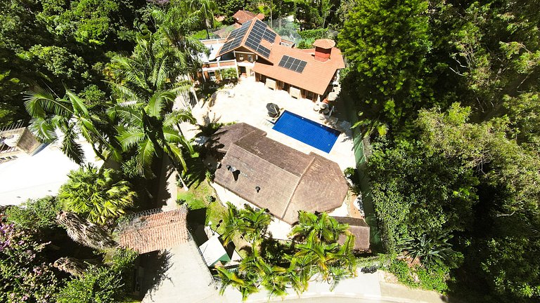 Casa de Luxo 2500m² na Granja Viana