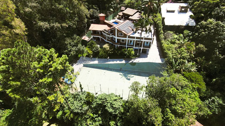 Casa de Luxo 2500m² na Granja Viana