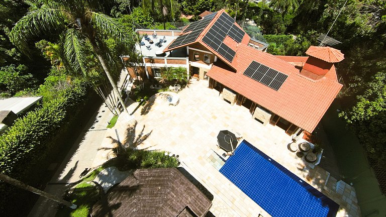 Casa de Luxo 2500m² na Granja Viana