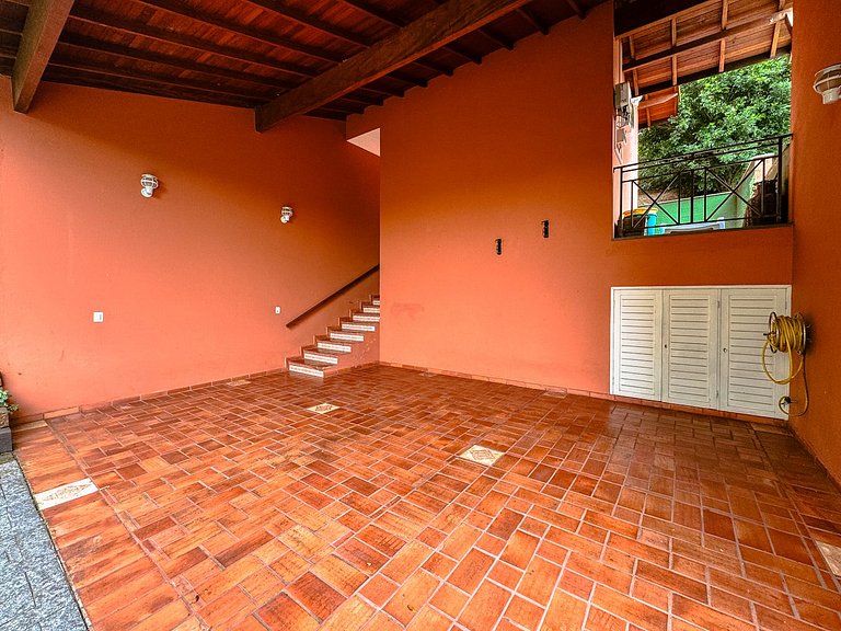 Casa Alto Padrão na Granja Viana - Cond. Fechado